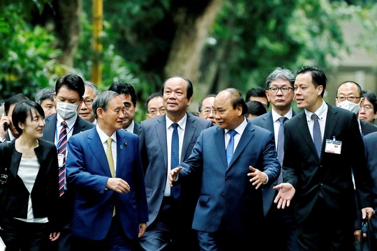 Thủ tướng Nhật Bản thăm Nhà sàn, Ao cá Bác Hồ - Ảnh 3.