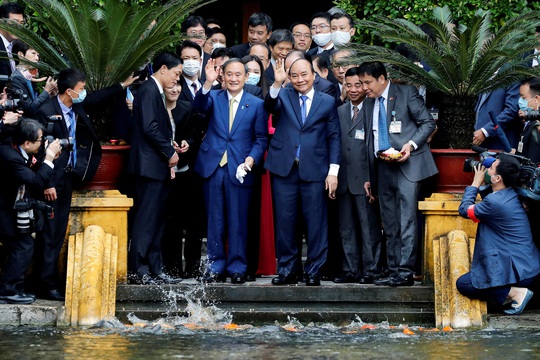 Thủ tướng Nhật Bản thăm Nhà sàn, Ao cá Bác Hồ - Ảnh 7.