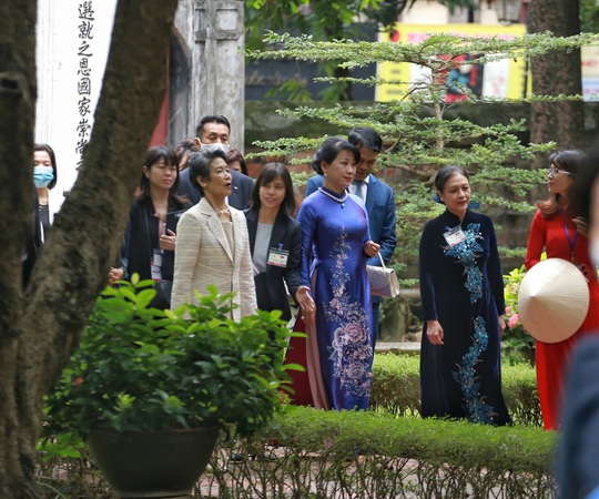 CLIP: Phu nhân Thủ tướng Nhật Bản tham quan Văn Miếu - Quốc Tử Giám - Ảnh 6.