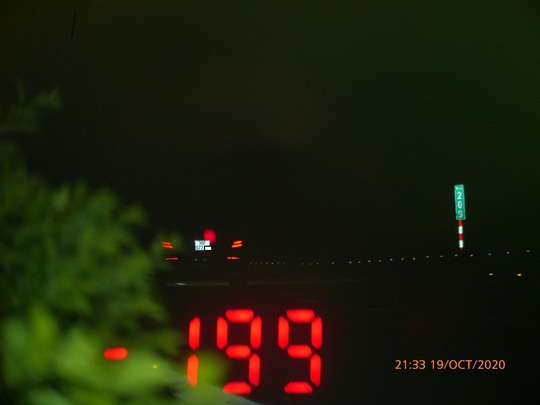 Xe sang Mercedes phóng 199 km/giờ trên cao tốc Pháp Vân - Cầu Giẽ - Ảnh 1.
