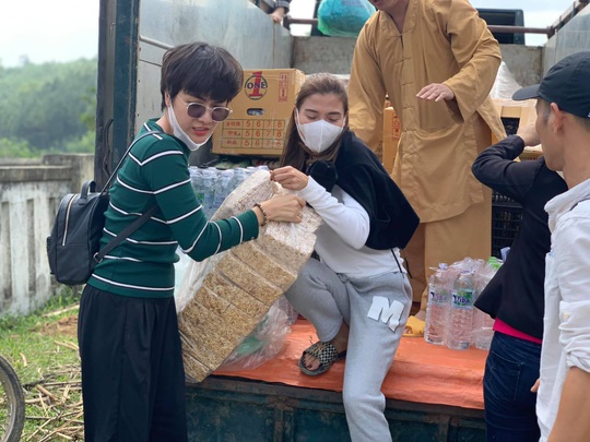 Thúy Diễm, Ái Châu bức xúc vì bị chỉ trích khi làm từ thiện - Ảnh 4.