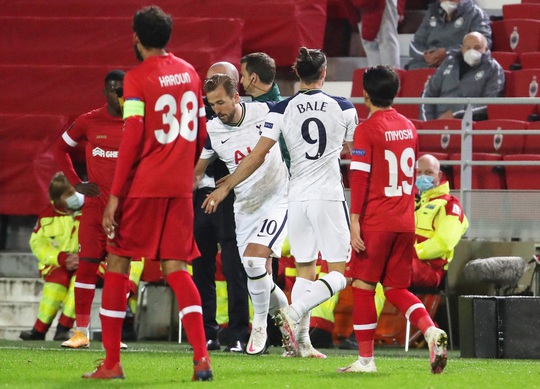 Hậu vệ trượt chân, Tottenham vuột ngôi đầu bảng Europa League - Ảnh 6.