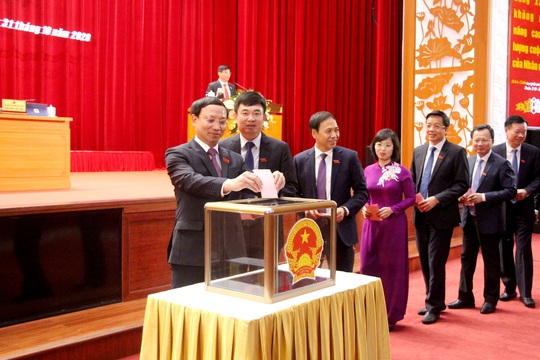 Tân Chủ tịch UBND tỉnh Quảng Ninh là tiến sĩ kinh tế - Ảnh 1.
