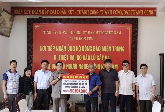 TP Đà Nẵng và Tỉnh Đắk Lắk cứu trợ người dân bão lụt miền Trung - Ảnh 1.