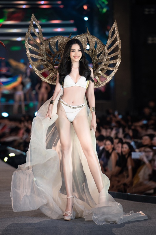 Thí sinh Hoa hậu Việt Nam 2020 hóa thiên thần nội y Victoria’s Secret - Ảnh 4.
