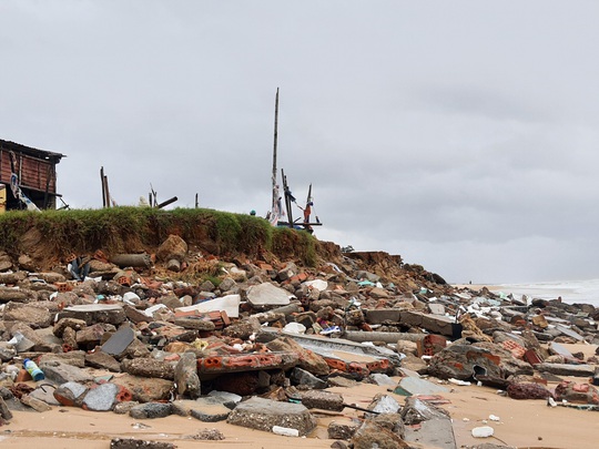 CLIP: Những thiệt hại ở Quảng Bình sau bão số 13 đi qua - Ảnh 6.