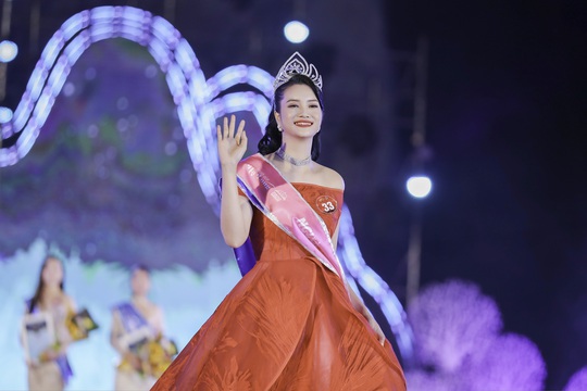 Trần Thị Mai đăng quang Người đẹp Hạ Long 2020, giành vương miện tiền tỉ - Ảnh 1.