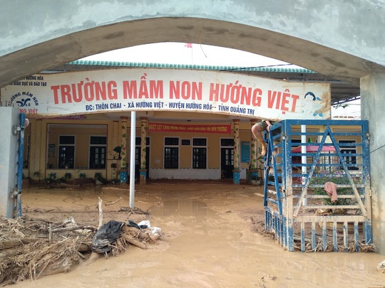 Cảm động nghe tiếng ê a đọc bài trong ngôi trường bị lũ bùn vùi lấp ở Quảng Trị - Ảnh 6.