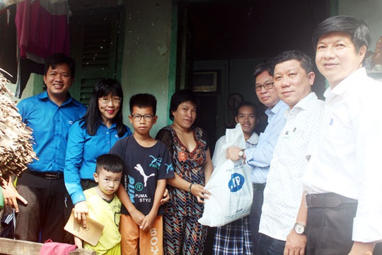 Sẻ chia ấm lòng - Ảnh 1.