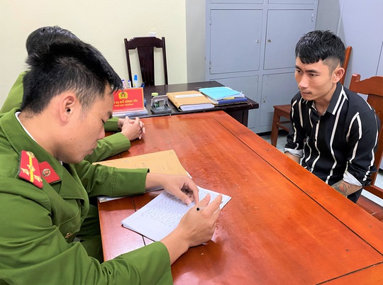 Bắt ổ nhóm đòi tiền bảo kê 1 triệu đồng/1 tấn lá chuối - Ảnh 2.