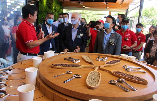 Nhà thu mua cà phê lớn nhất Việt Nam mở khu trải nghiệm cà phê ở Tây Nguyên - Ảnh 3.