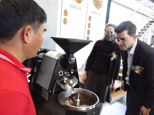Nhà thu mua cà phê lớn nhất Việt Nam mở khu trải nghiệm cà phê ở Tây Nguyên - Ảnh 4.