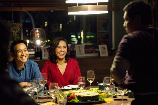 “Tiệc trăng máu” gặt hái doanh thu hơn 90 tỉ đồng - Ảnh 3.