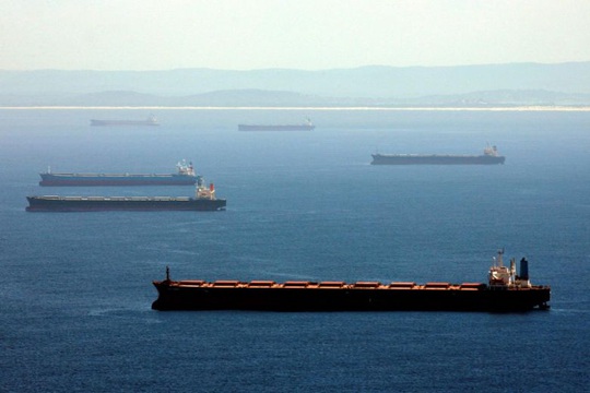 Trung Quốc “giam lỏng” hơn 50 tàu chở than để trả đũa Úc - Ảnh 1.