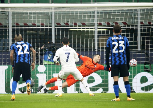 Thẻ đỏ tai hại, Inter Milan trắng tay trước Real Madrid trên sân nhà - Ảnh 3.