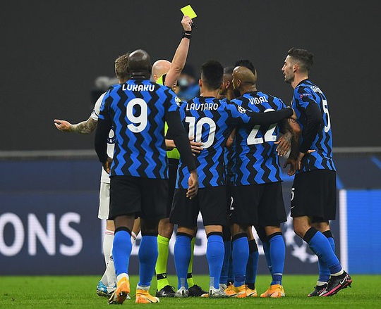 Thẻ đỏ tai hại, Inter Milan trắng tay trước Real Madrid trên sân nhà - Ảnh 5.