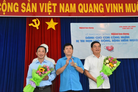 Học bổng Báo Người Lao Động đến với học sinh nghèo, học giỏi Bến Tre - Ảnh 4.