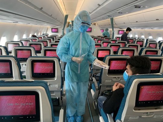 Bệnh nhân Covid-19 là tiếp viên hàng không Vietnam Airlines cách ly 4 ngày đúng hay sai? - Ảnh 1.