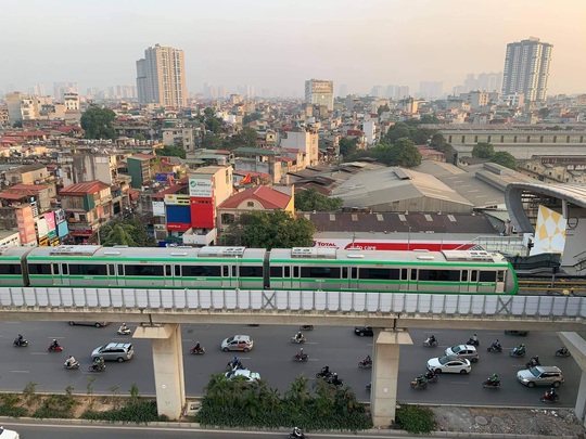 CLIP: Cận cảnh chạy thử thương mại toàn tuyến đường sắt Cát Linh - Hà Đông - Ảnh 4.