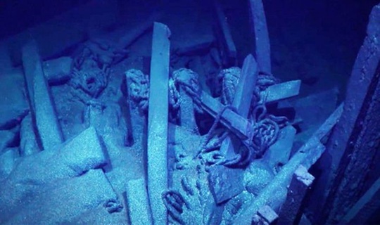 Tàu ma 300 tuổi hiện ra ở nơi sinh vật nào lạc tới đều phải chết - Ảnh 2.