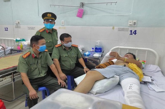 Một Tổ trưởng tổ CSGT ở Đồng Nai bị tông gãy tay, chân - Ảnh 1.