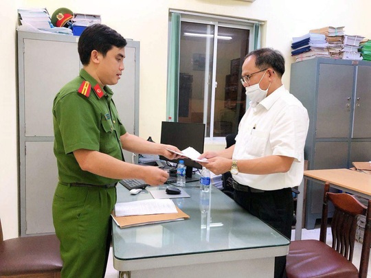 Khởi tố, bắt tạm giam ông Tất Thành Cang - Ảnh 1.