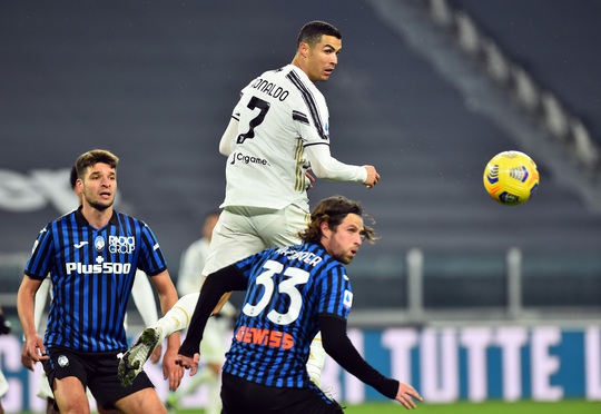 Ronaldo hỏng penalty, Morata vụng về khiến Juventus mất điểm - Ảnh 4.