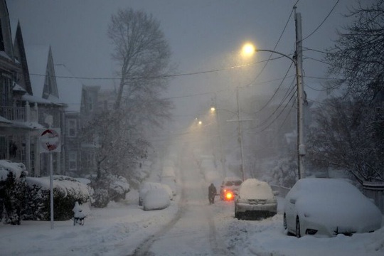 New York và bờ Đông của Mỹ bị tuyết dày cả mét vùi lấp - Ảnh 2.