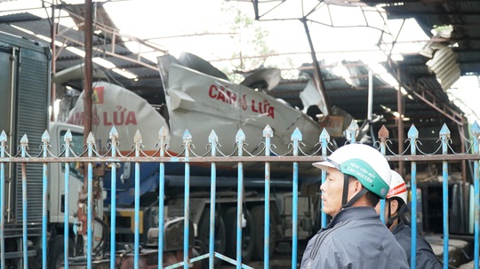 Nạn nhân vụ nổ xe bồn chở xăng đã tử vong - Ảnh 1.
