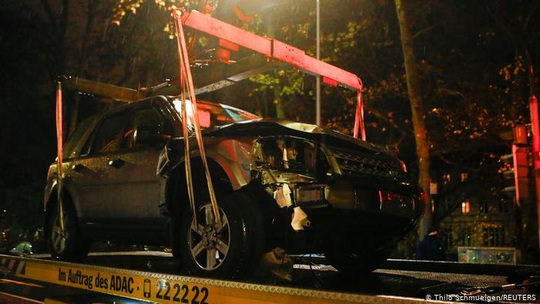 Đức: Xe điên phóng cuồng vào phố đi bộ giết chết 5 người - Ảnh 2.