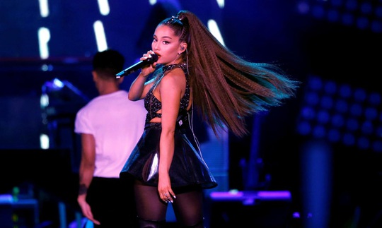Nữ ca sĩ Ariana Grande thông báo đính hôn - Ảnh 3.