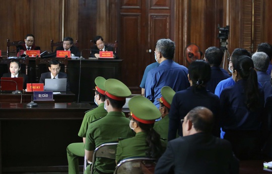 Những chi tiết, hình ảnh “đắt” trong phiên xử ông Đinh La Thăng - Ảnh 5.