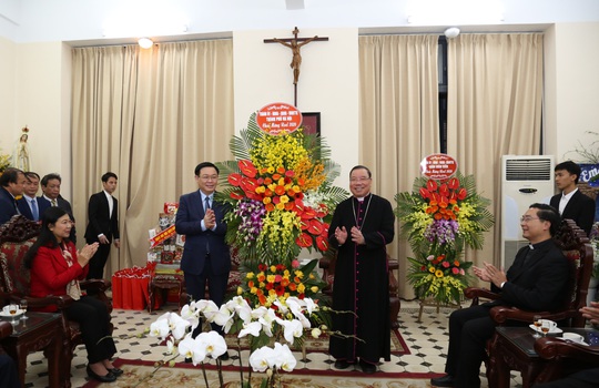 Bí thư Vương Đình Huệ thăm Tòa Tổng Giám mục Hà Nội - Ảnh 1.