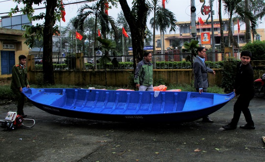 Chương trình Trái tim miền Trung: 13 xuồng cứu hộ đến với bà con vùng lũ Thừa Thiên Huế - Ảnh 9.