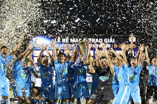Cựu trợ lí trọng tài FIFA đưa Trường Đại học Cần Thơ đăng quang SV-League 2020 - Ảnh 3.
