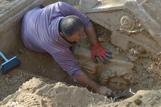 Theo dõi tội phạm, phát hiện mộ cổ 2.300 năm và kho báu gây choáng váng - Ảnh 1.