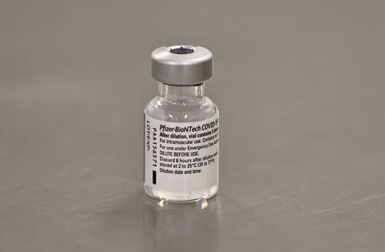Y tá mắc Covid-19 dù được tiêm vắc-xin của Mỹ - Ảnh 2.