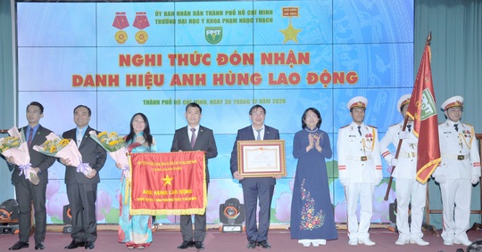 Trường ĐH Y khoa Phạm Ngọc Thạch nhận danh hiệu anh hùng lao động - Ảnh 1.