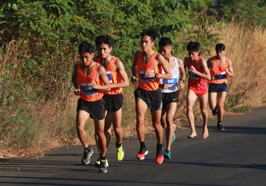 Nâng tầm Giải việt dã leo núi Chinh phục đỉnh cao Bà Rá - Ảnh 1.