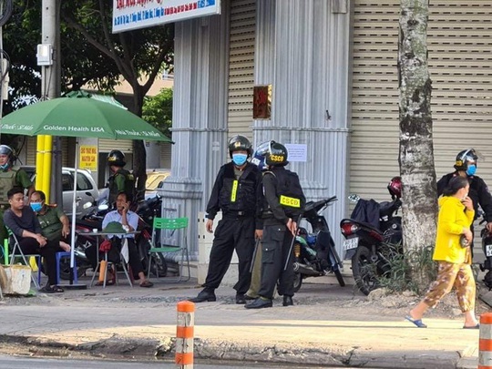Công an Đồng Nai bao vây khám xét các nhà thuốc Sơn Minh - Sĩ Mẫn ở TP Biên Hòa - Ảnh 2.