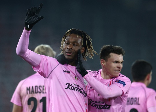 Rượt đuổi tỉ số nghẹt thở, Tottenham vượt vòng bảng Europa League - Ảnh 8.