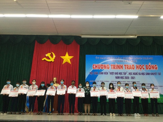 Vedan Việt Nam đồng hành trao học bổng cho học sinh, sinh viên khó khăn - Ảnh 1.