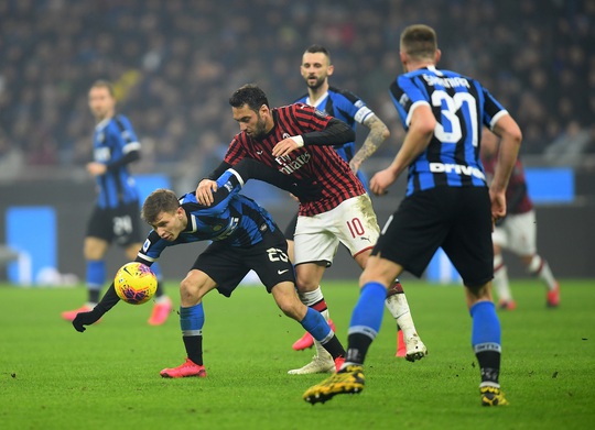 Ibrahimovic đua tài Lukaku, AC Milan thua sốc trận derby Milan - Ảnh 2.