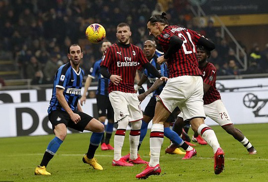 Ibrahimovic đua tài Lukaku, AC Milan thua sốc trận derby Milan - Ảnh 6.