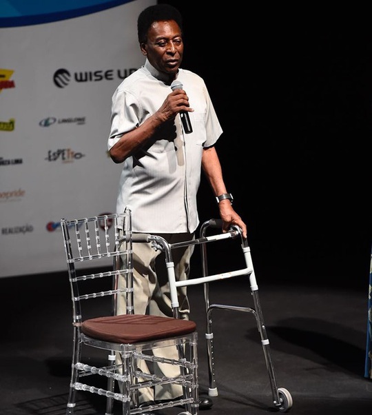 Vua bóng đá Pele bị trầm cảm nặng vì bệnh tật - Ảnh 1.