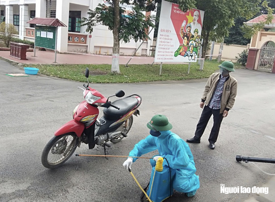 Những hình ảnh bác sĩ 3 cùng ăn-ở-chống dịch Covid-19 tại tâm dịch Sơn Lôi - Ảnh 14.