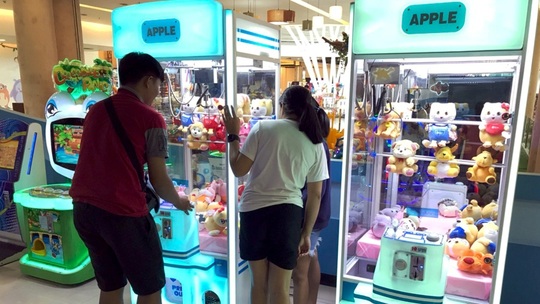 Thái Lan cấm tiệt máy gắp thú bông trên toàn quốc - Ảnh 1.