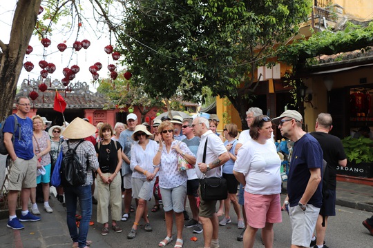 Kiểm tra dịch Covid-19, lòi ra chuyện khai khống khách Trung Quốc ở Hội An - Ảnh 1.