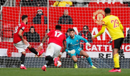 Tân binh Fernandes rực sáng, Man United bay vào Top 5 - Ảnh 3.