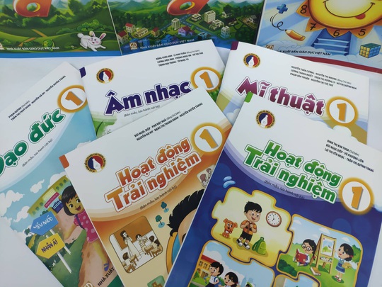 Bộ GD-ĐT phê duyệt thêm 7 sách giáo khoa lớp 1 - Ảnh 1.